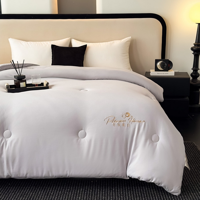 91家纺网 家纺一手货源 找家纺 蓝雀翎 2025新款刺绣羊绒蛋白锁温被被子被芯 月光灰