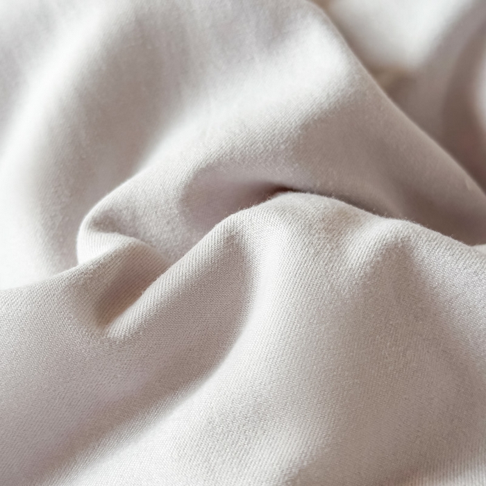 91家纺网 家纺一手货源 找家纺 蓝雀翎 2025新款刺绣羊绒蛋白锁温被被子被芯 月光灰