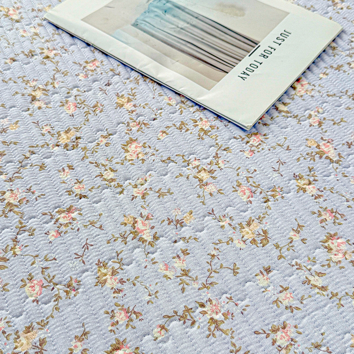 91家纺网 家纺一手货源 找家纺 恒尚居 2025新款双层纱床盖床盖单品单床盖云感夹棉床单床垫软床垫-四季款【系列一】 【紫藤花】双层纱