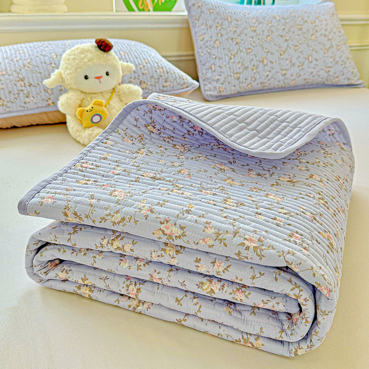 91家纺网 家纺一手货源 找家纺 恒尚居 2025新款双层纱床盖床盖单品单床盖云感夹棉床单床垫软床垫-四季款【系列一】 【紫藤花】双层纱