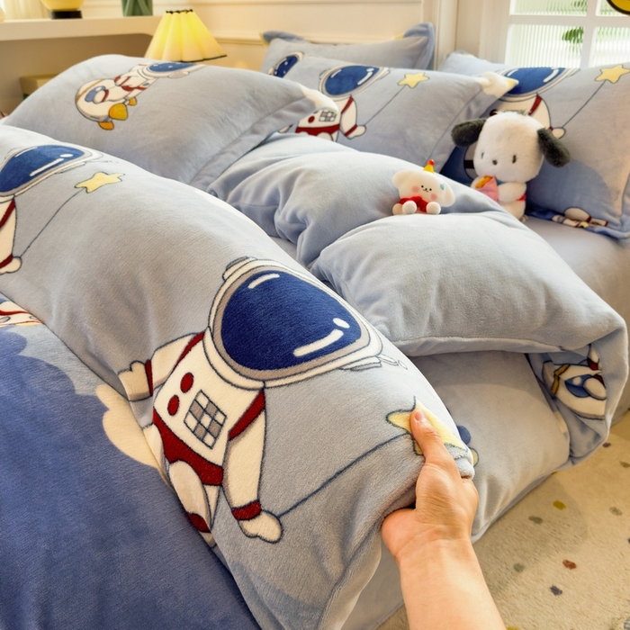 91家纺网 家纺一手货源 找家纺 丝羽坊 2025新款200克加厚小清新牛奶绒床单款 床笠款四件套 被套 太空漫步