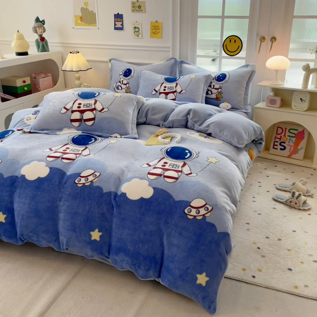 91家纺网 家纺一手货源 找家纺 丝羽坊 2025新款200克加厚小清新牛奶绒床单款 床笠款四件套 被套 太空漫步