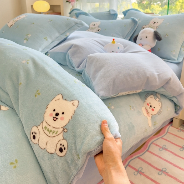 91家纺网 家纺一手货源 找家纺 丝羽坊 2025新款200克加厚小清新牛奶绒床单款 床笠款四件套 被套 淘气宝贝