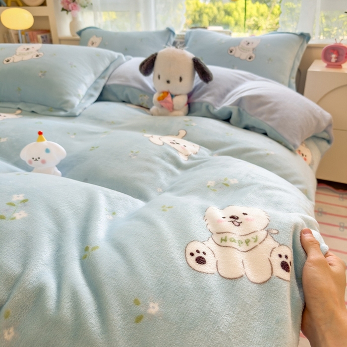 91家纺网 家纺一手货源 找家纺 丝羽坊 2025新款200克加厚小清新牛奶绒床单款 床笠款四件套 被套 淘气宝贝