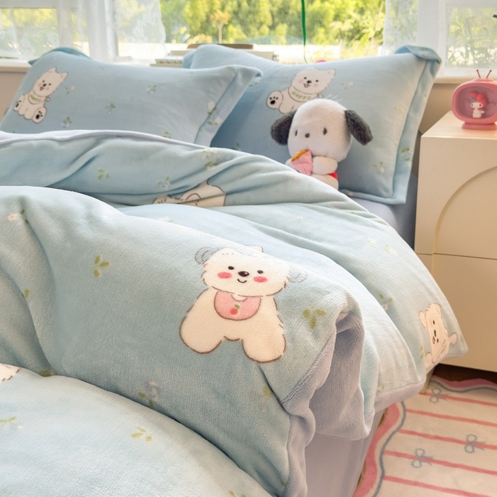 91家纺网 家纺一手货源 找家纺 丝羽坊 2025新款200克加厚小清新牛奶绒床单款 床笠款四件套 被套 淘气宝贝