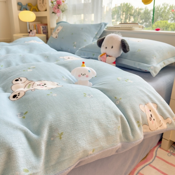 91家纺网 家纺一手货源 找家纺 丝羽坊 2025新款200克加厚小清新牛奶绒床单款 床笠款四件套 被套 淘气宝贝