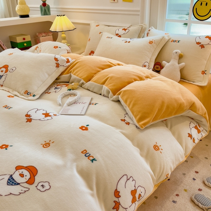 91家纺网 家纺一手货源 找家纺 丝羽坊 2025新款200克加厚小清新牛奶绒床单款 床笠款四件套 被套 小黄鸭