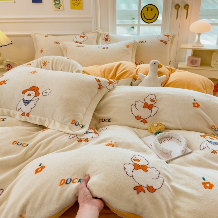 91家纺网 家纺一手货源 找家纺 丝羽坊 2025新款200克加厚小清新牛奶绒床单款 床笠款四件套 被套 小黄鸭