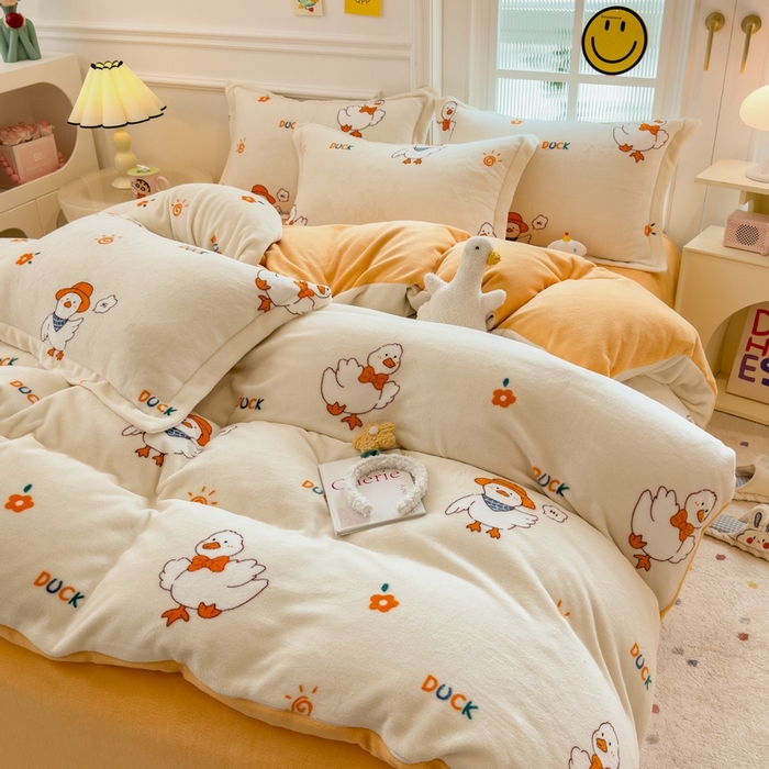 91家纺网 家纺一手货源 找家纺 丝羽坊 2025新款200克加厚小清新牛奶绒床单款 床笠款四件套 被套 小黄鸭