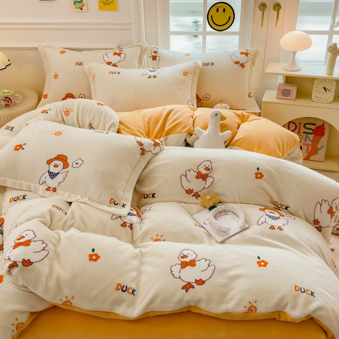 91家纺网 家纺一手货源 找家纺 丝羽坊 2025新款200克加厚小清新牛奶绒床单款 床笠款四件套 被套 小黄鸭