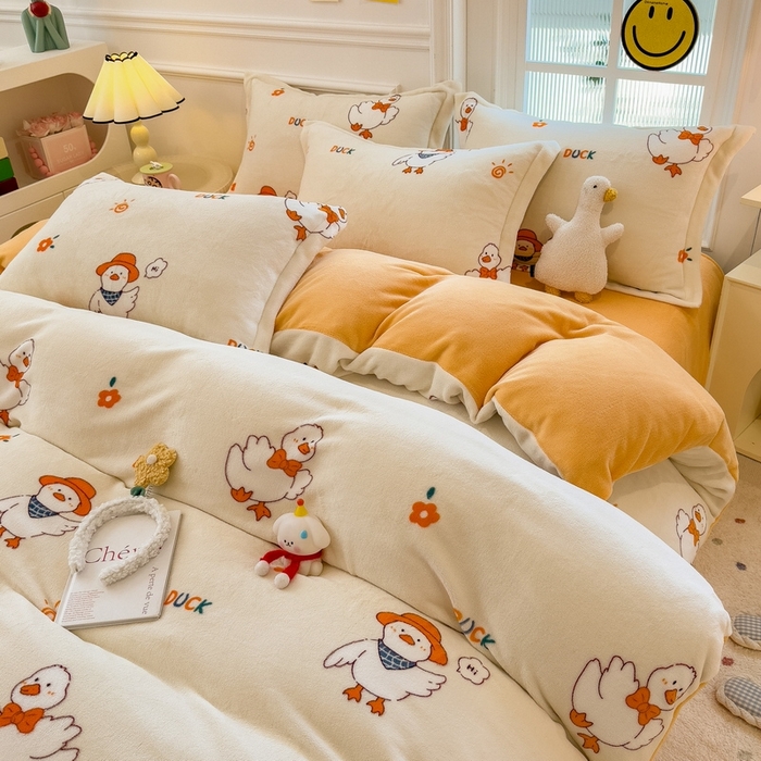 91家纺网 家纺一手货源 找家纺 丝羽坊 2025新款200克加厚小清新牛奶绒床单款 床笠款四件套 被套 小黄鸭