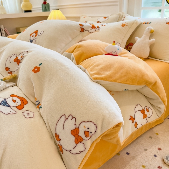 91家纺网 家纺一手货源 找家纺 丝羽坊 2025新款200克加厚小清新牛奶绒床单款 床笠款四件套 被套 小黄鸭