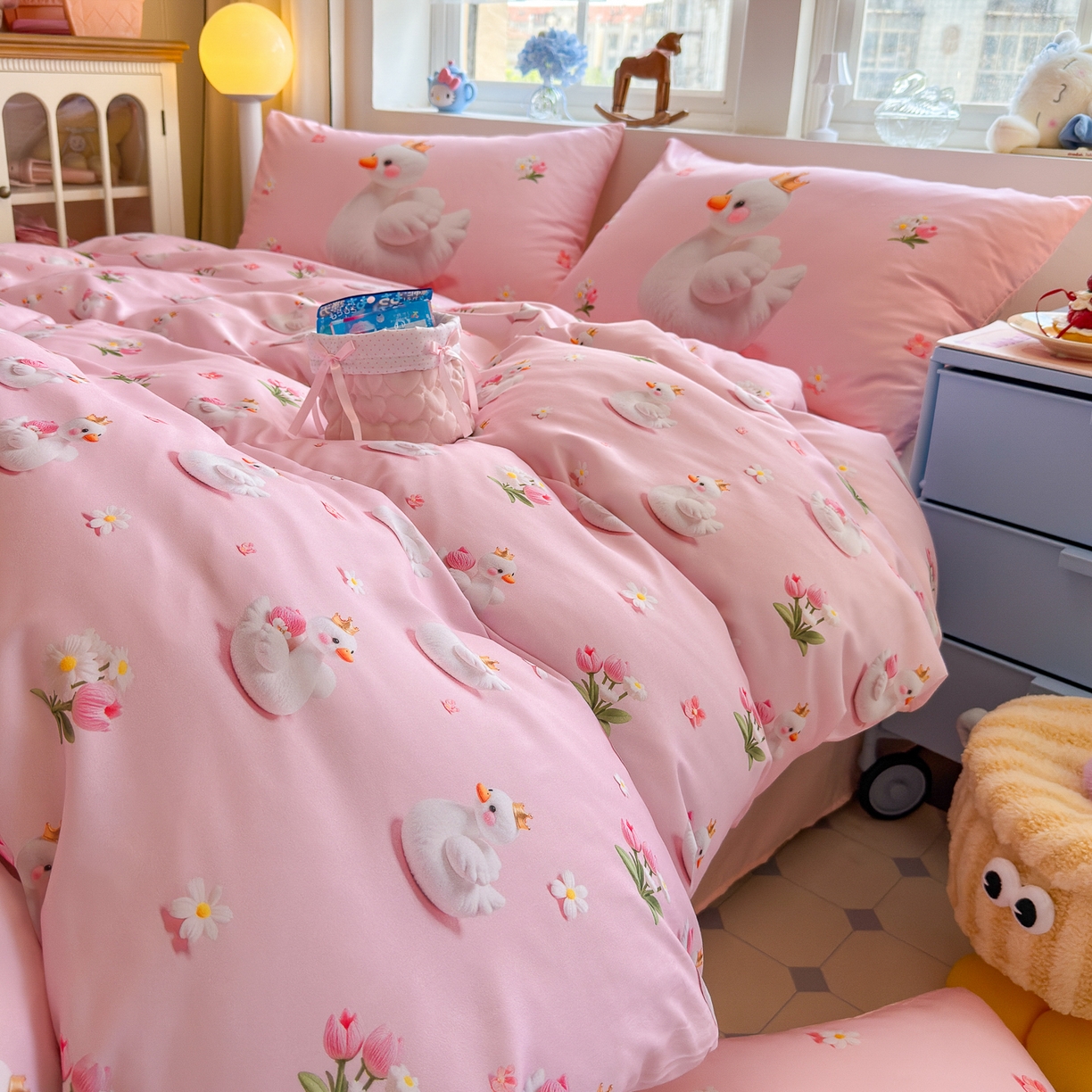 91家纺网 家纺一手货源 找家纺 优卡迪家纺馆 2025新款110克5D数码印花四件套 白天鹅