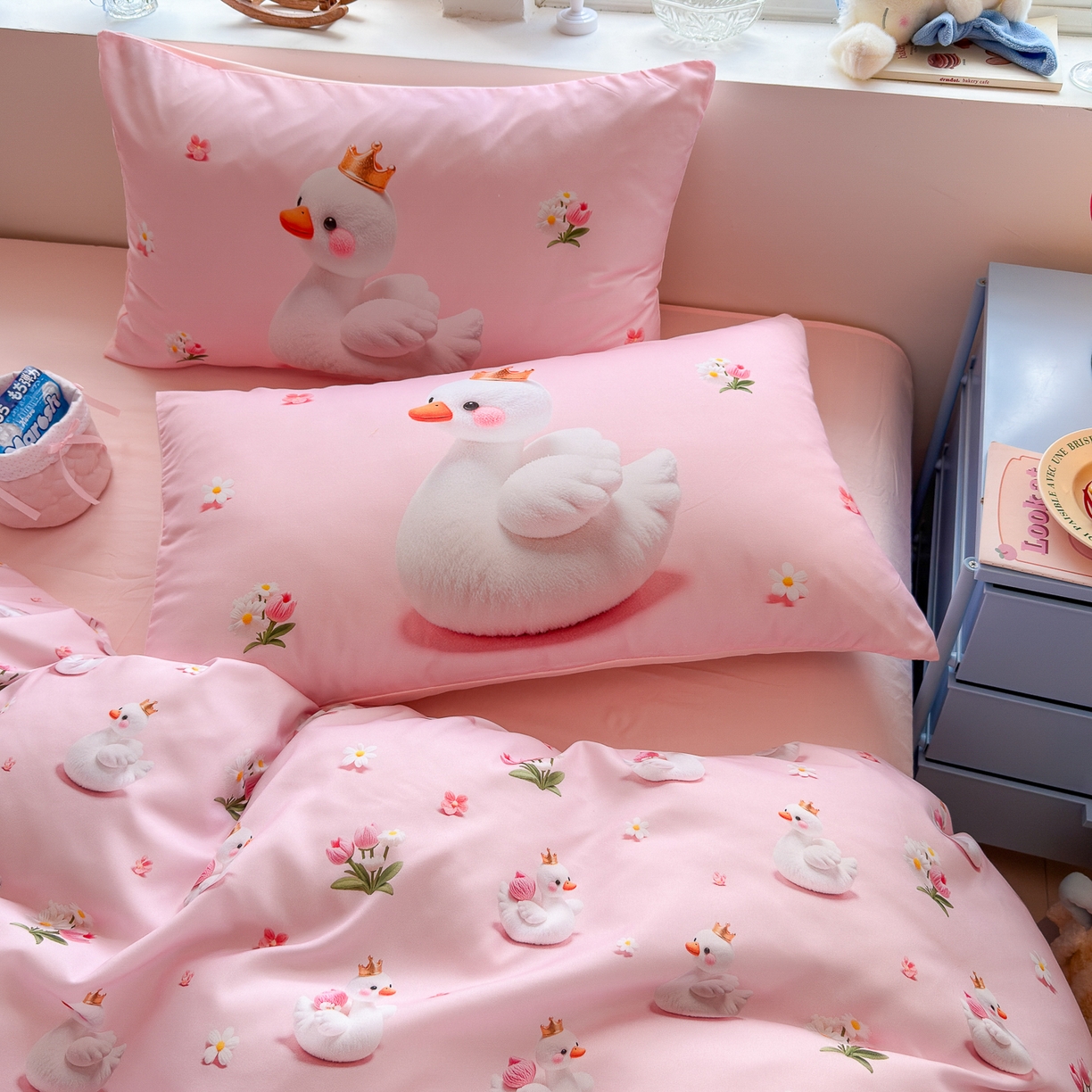 91家纺网 家纺一手货源 找家纺 优卡迪家纺馆 2025新款110克5D数码印花四件套 白天鹅