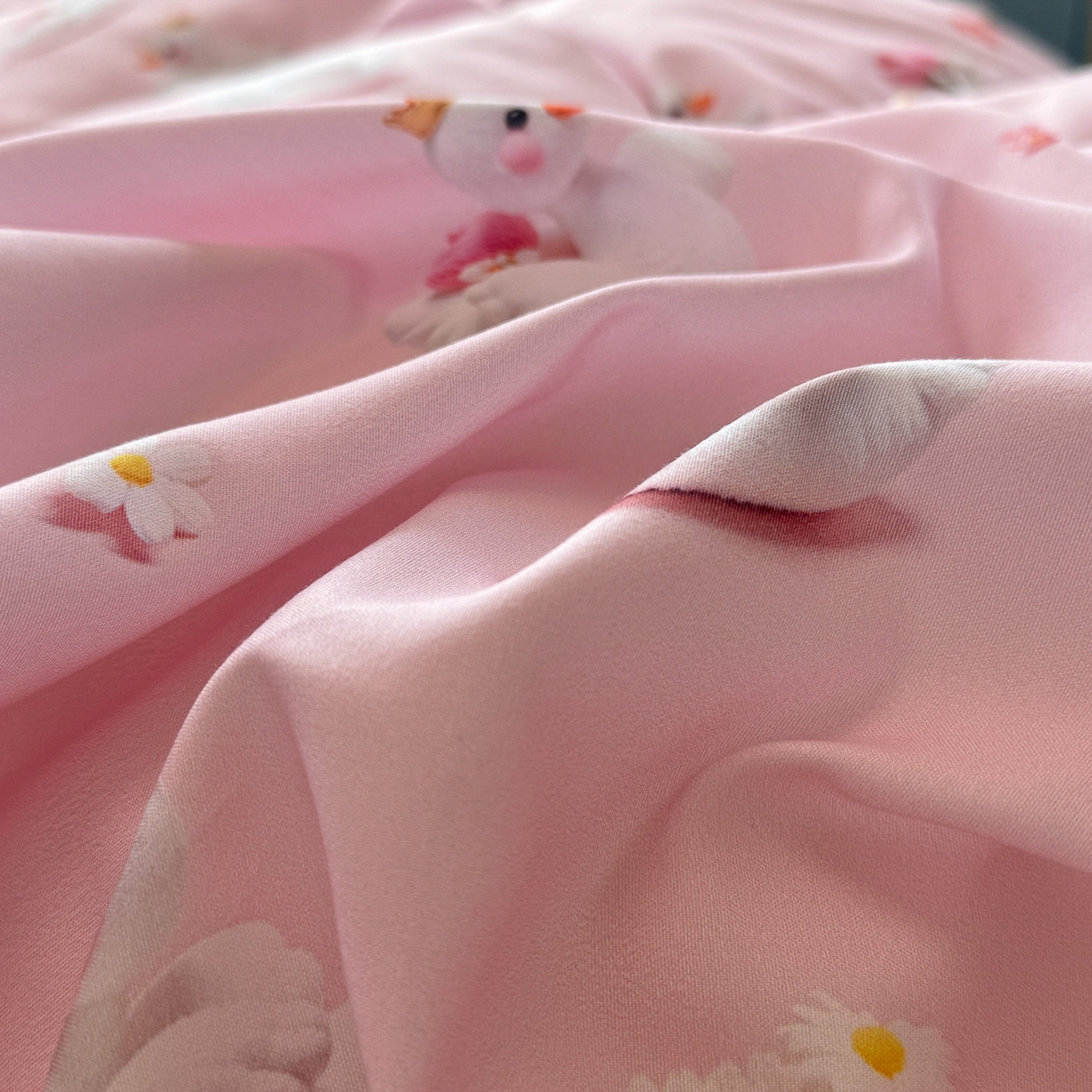 91家纺网 家纺一手货源 找家纺 优卡迪家纺馆 2025新款110克5D数码印花四件套 白天鹅