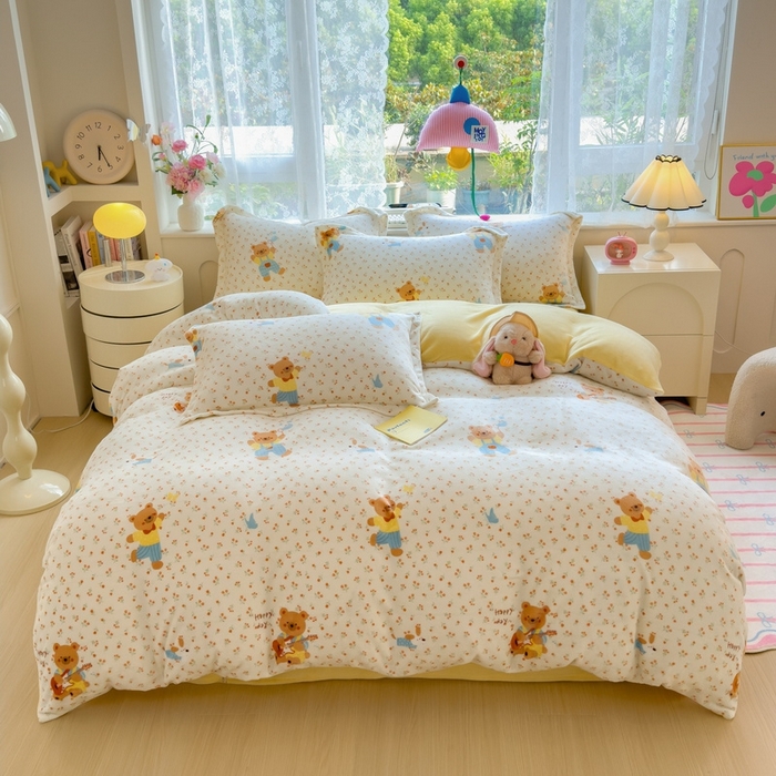 91家纺网 家纺一手货源 找家纺 丝羽坊 2025新款200克加厚小清新牛奶绒床单款 床笠款四件套 被套 小熊假日