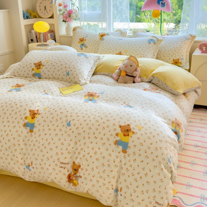 91家纺网 家纺一手货源 找家纺 丝羽坊 2025新款200克加厚小清新牛奶绒床单款 床笠款四件套 被套 小熊假日