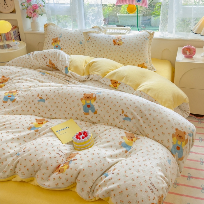 丝羽坊 2025新款200克加厚小清新牛奶绒床单款 床笠款四件套 被套 小熊假日