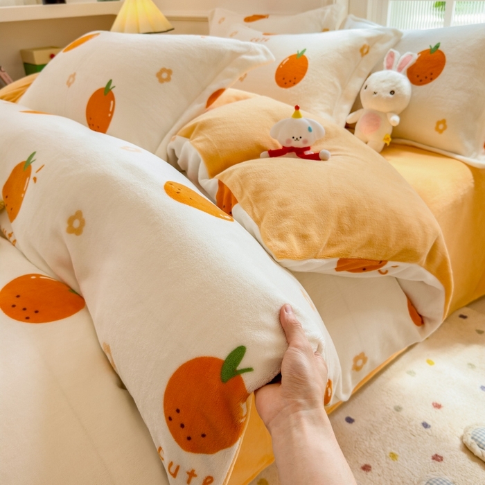 91家纺网 家纺一手货源 找家纺 丝羽坊 2025新款200克加厚小清新牛奶绒床单款 床笠款四件套 被套 心想事橙