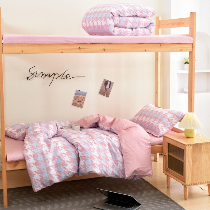 91家纺网 家纺一手货源 找家纺 梦洋家纺 2025新款色布学生款三件套系列--印花款 记忆—粉