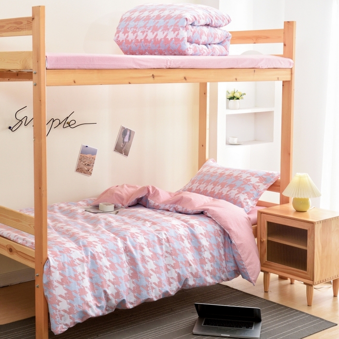 91家纺网 家纺一手货源 找家纺 梦洋家纺 2025新款色布学生款三件套系列--印花款 记忆—粉