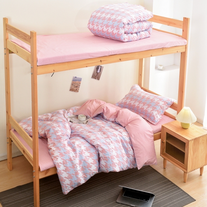 91家纺网 家纺一手货源 找家纺 梦洋家纺 2025新款色布学生款三件套系列--印花款 记忆—粉