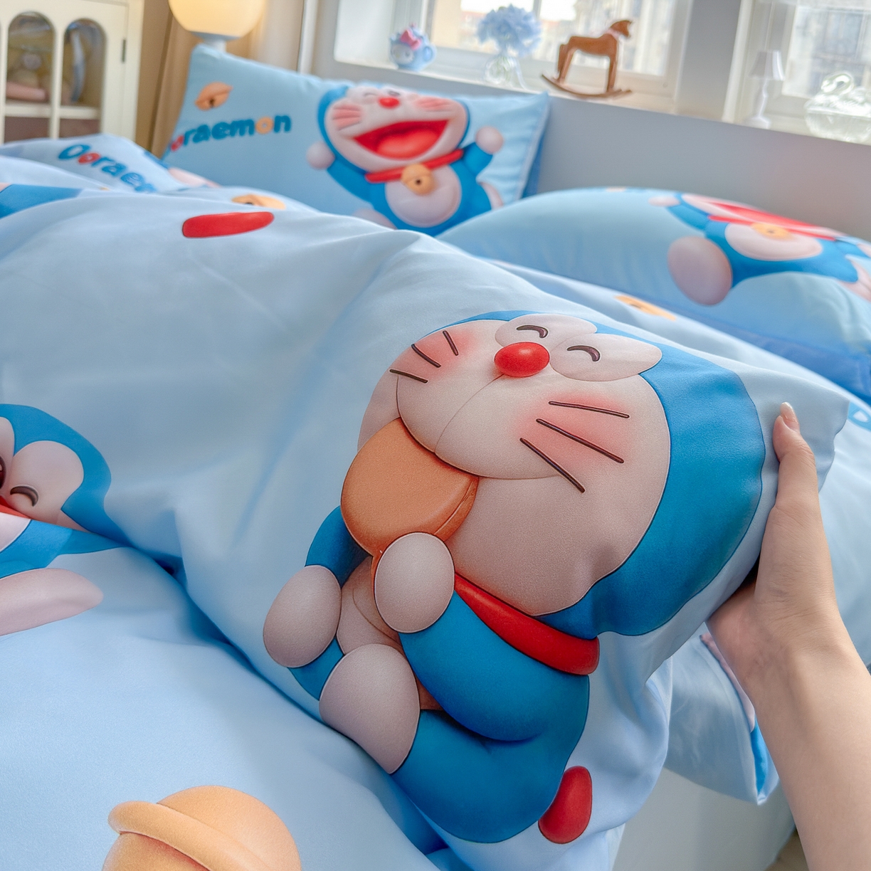 91家纺网 家纺一手货源 找家纺 优卡迪家纺馆 2025新款110克5D数码印花四件套 开心蓝猫