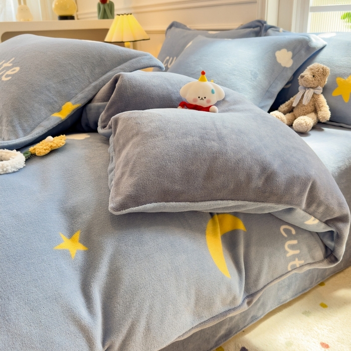 91家纺网 家纺一手货源 找家纺 丝羽坊 2025新款200克加厚小清新牛奶绒床单款 床笠款四件套 被套 星空物语