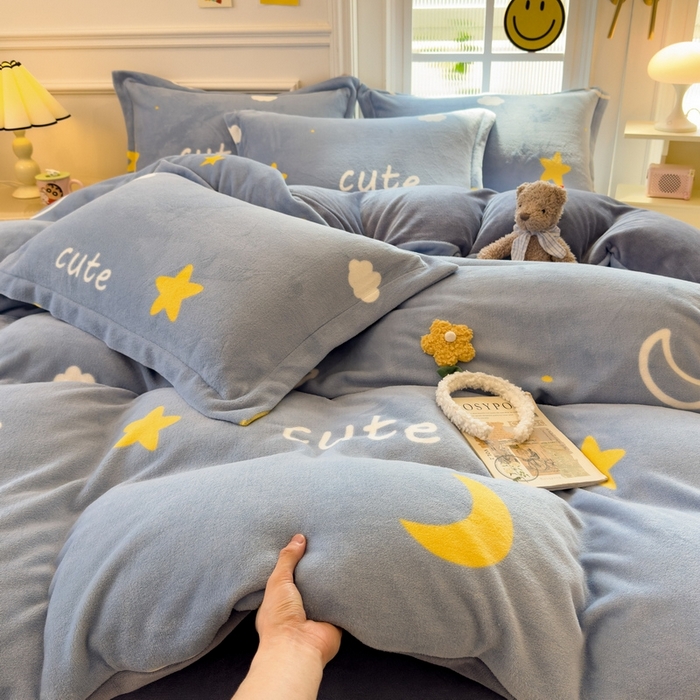 91家纺网 家纺一手货源 找家纺 丝羽坊 2025新款200克加厚小清新牛奶绒床单款 床笠款四件套 被套 星空物语