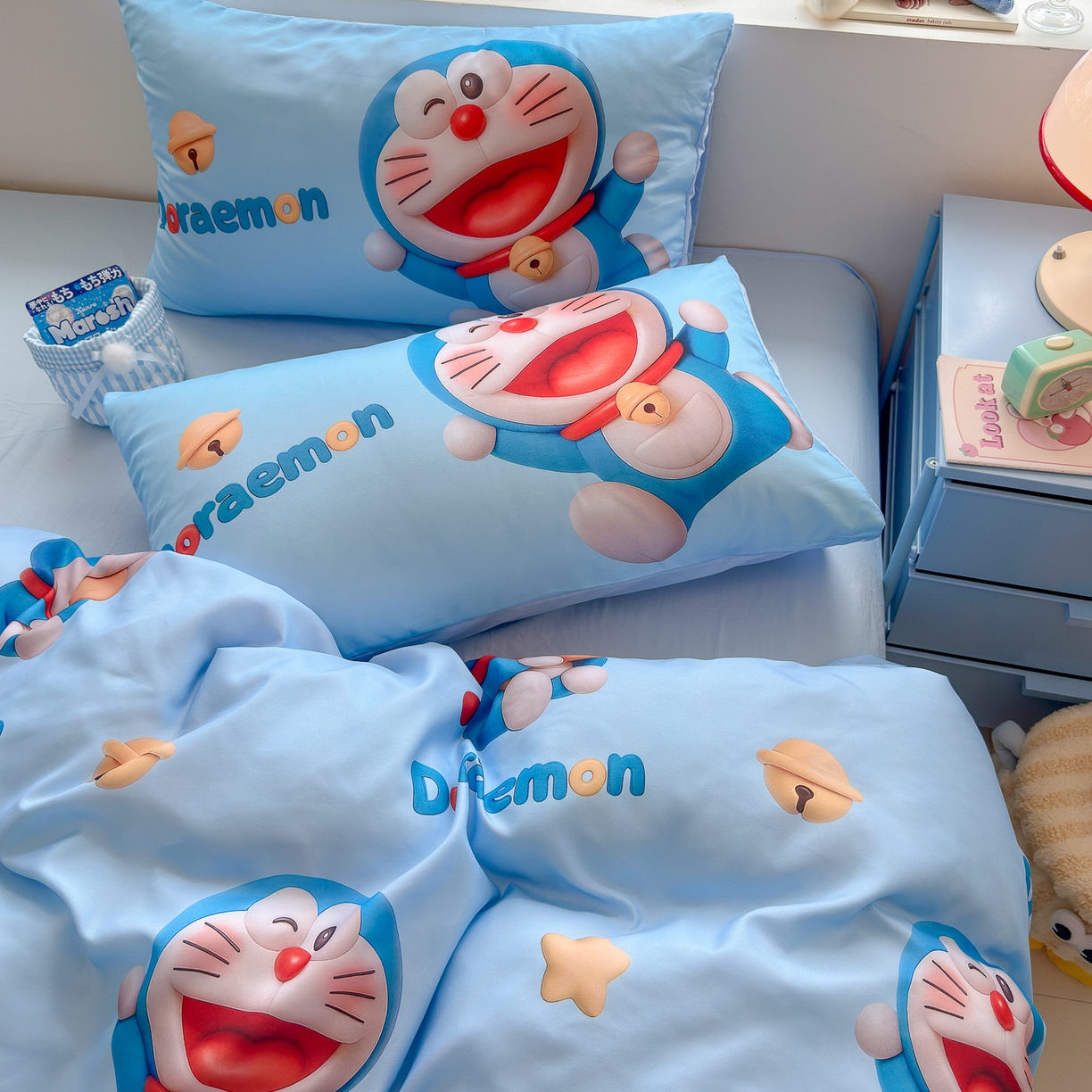 91家纺网 家纺一手货源 找家纺 优卡迪家纺馆 2025新款110克5D数码印花四件套 开心蓝猫