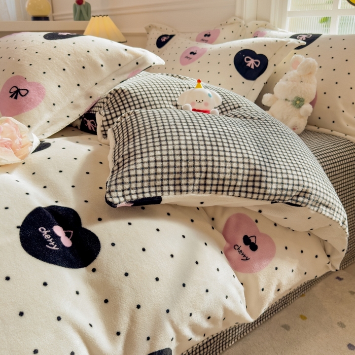 91家纺网 家纺一手货源 找家纺 丝羽坊 2025新款200克加厚小清新牛奶绒床单款 床笠款四件套 被套 伊心恋