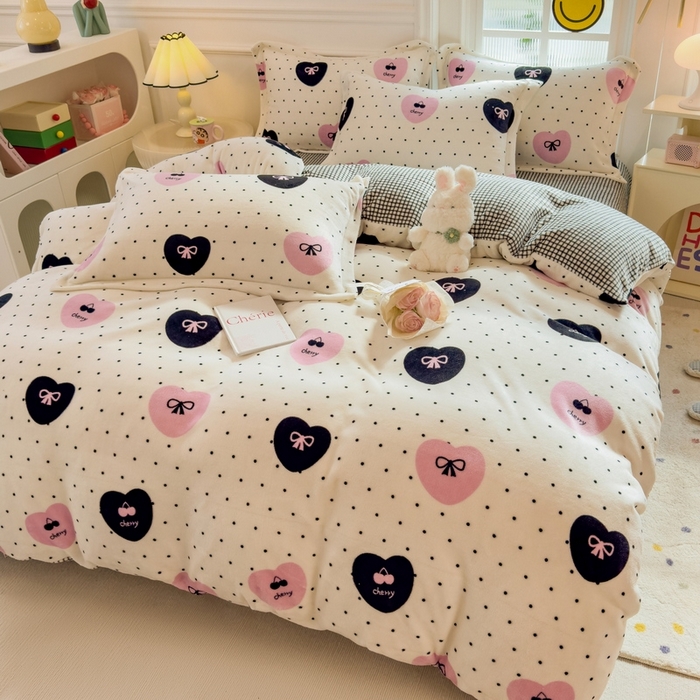 91家纺网 家纺一手货源 找家纺 丝羽坊 2025新款200克加厚小清新牛奶绒床单款 床笠款四件套 被套 伊心恋