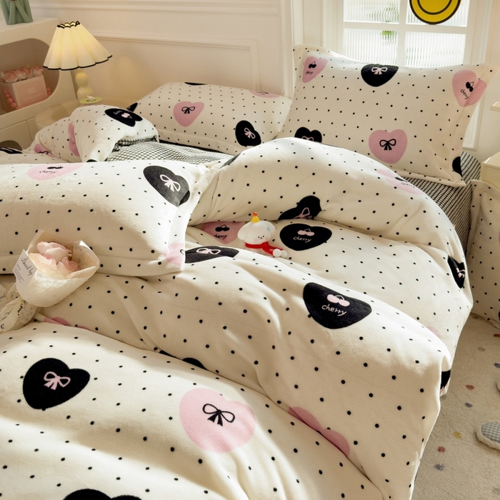 91家纺网 家纺一手货源 找家纺 丝羽坊 2025新款200克加厚小清新牛奶绒床单款 床笠款四件套 被套 伊心恋