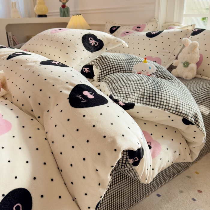 91家纺网 家纺一手货源 找家纺 丝羽坊 2025新款200克加厚小清新牛奶绒床单款 床笠款四件套 被套 伊心恋