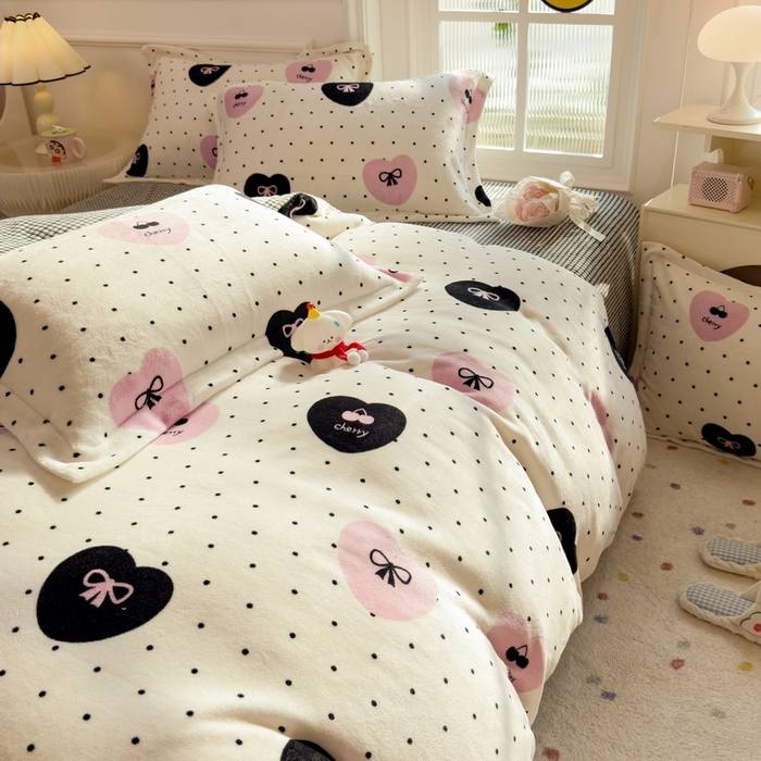 91家纺网 家纺一手货源 找家纺 丝羽坊 2025新款200克加厚小清新牛奶绒床单款 床笠款四件套 被套 伊心恋