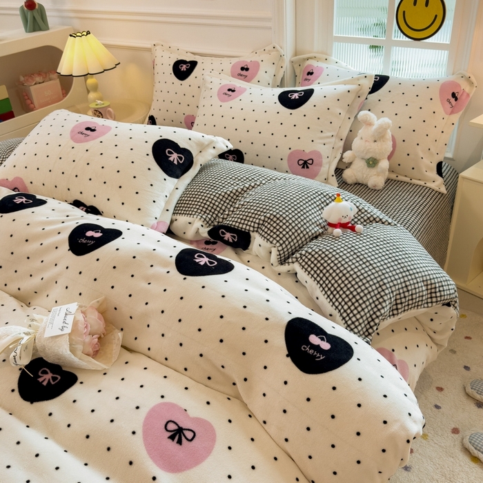 91家纺网 家纺一手货源 找家纺 丝羽坊 2025新款200克加厚小清新牛奶绒床单款 床笠款四件套 被套 伊心恋