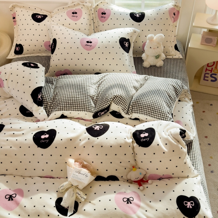 91家纺网 家纺一手货源 找家纺 丝羽坊 2025新款200克加厚小清新牛奶绒床单款 床笠款四件套 被套 伊心恋