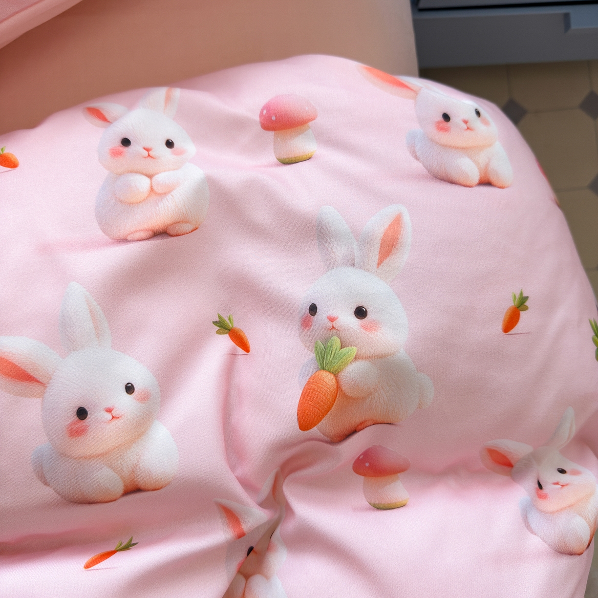 91家纺网 家纺一手货源 找家纺 优卡迪家纺馆 2025新款110克5D数码印花四件套 萝卜小兔