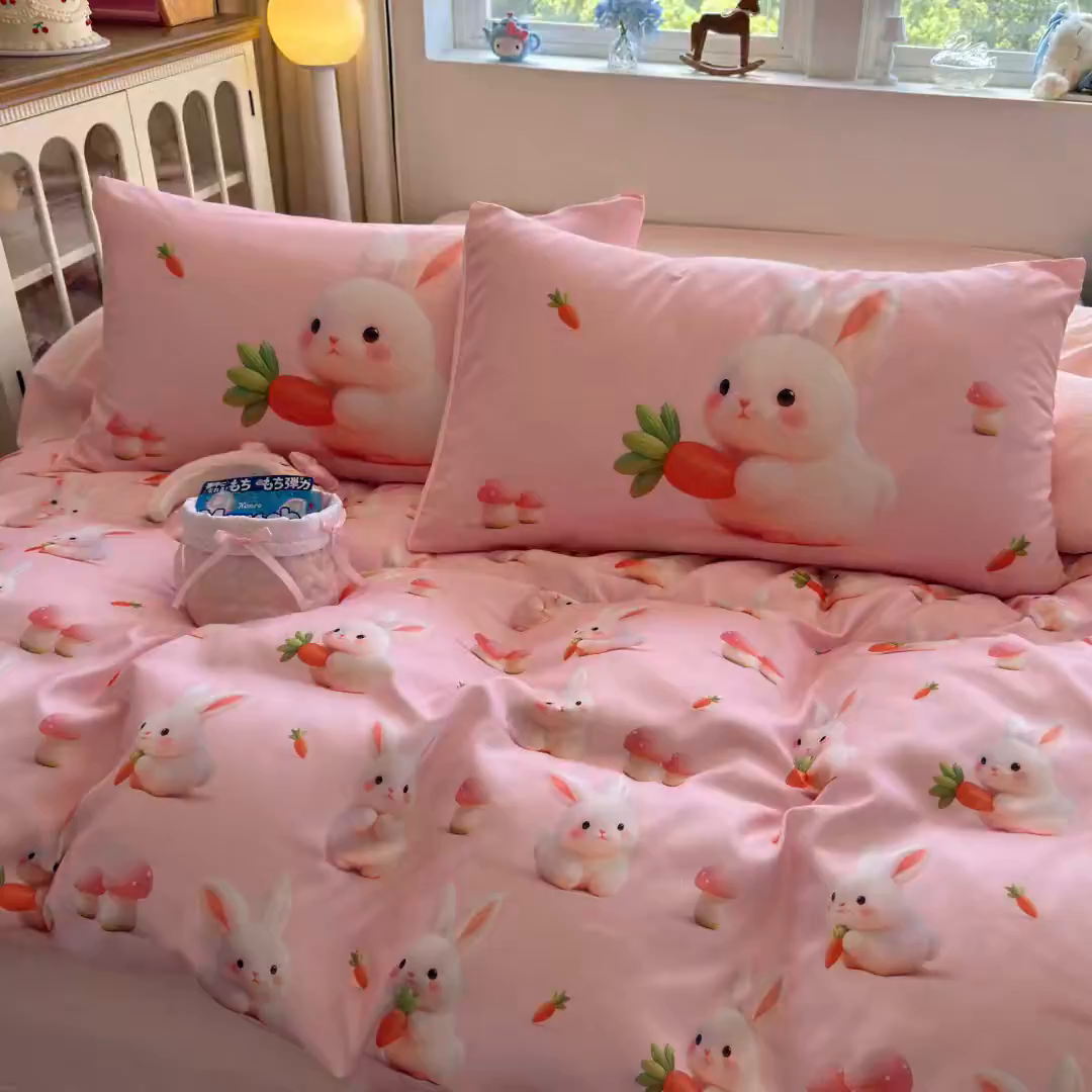 91家纺网 家纺一手货源 找家纺 优卡迪家纺馆 2025新款110克5D数码印花四件套 萝卜小兔