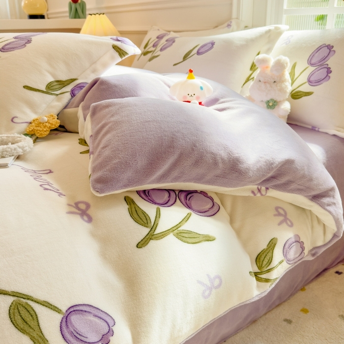 91家纺网 家纺一手货源 找家纺 丝羽坊 2025新款200克加厚小清新牛奶绒床单款 床笠款四件套 被套 紫郁金香