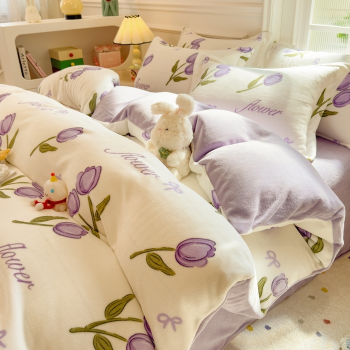 91家纺网 家纺一手货源 找家纺 丝羽坊 2025新款200克加厚小清新牛奶绒床单款 床笠款四件套 被套 紫郁金香