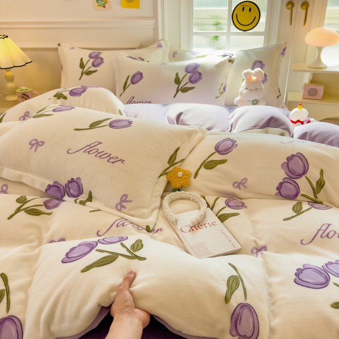 91家纺网 家纺一手货源 找家纺 丝羽坊 2025新款200克加厚小清新牛奶绒床单款 床笠款四件套 被套 紫郁金香