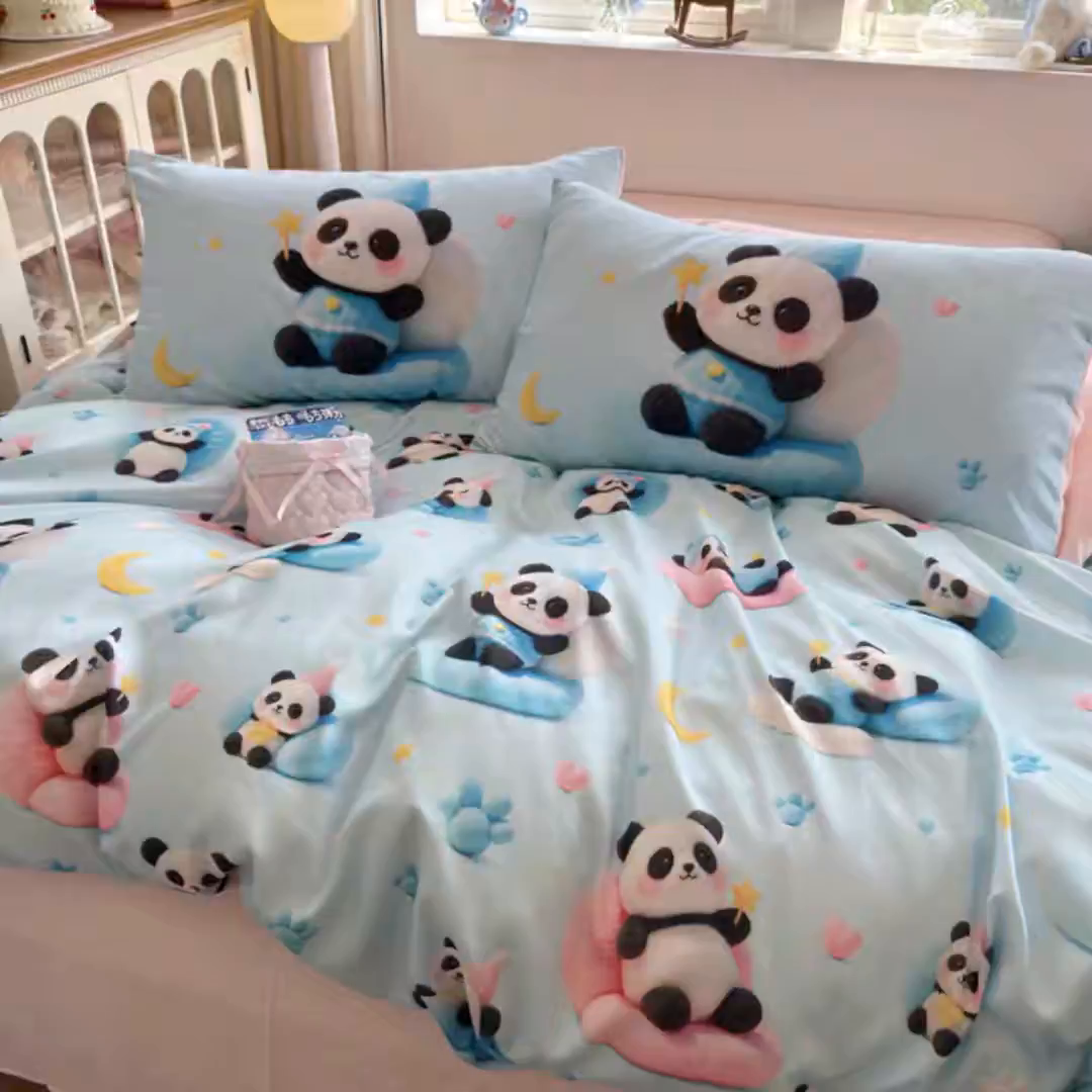 91家纺网 家纺一手货源 找家纺 优卡迪家纺馆 2025新款110克5D数码印花四件套 梦幻熊猫