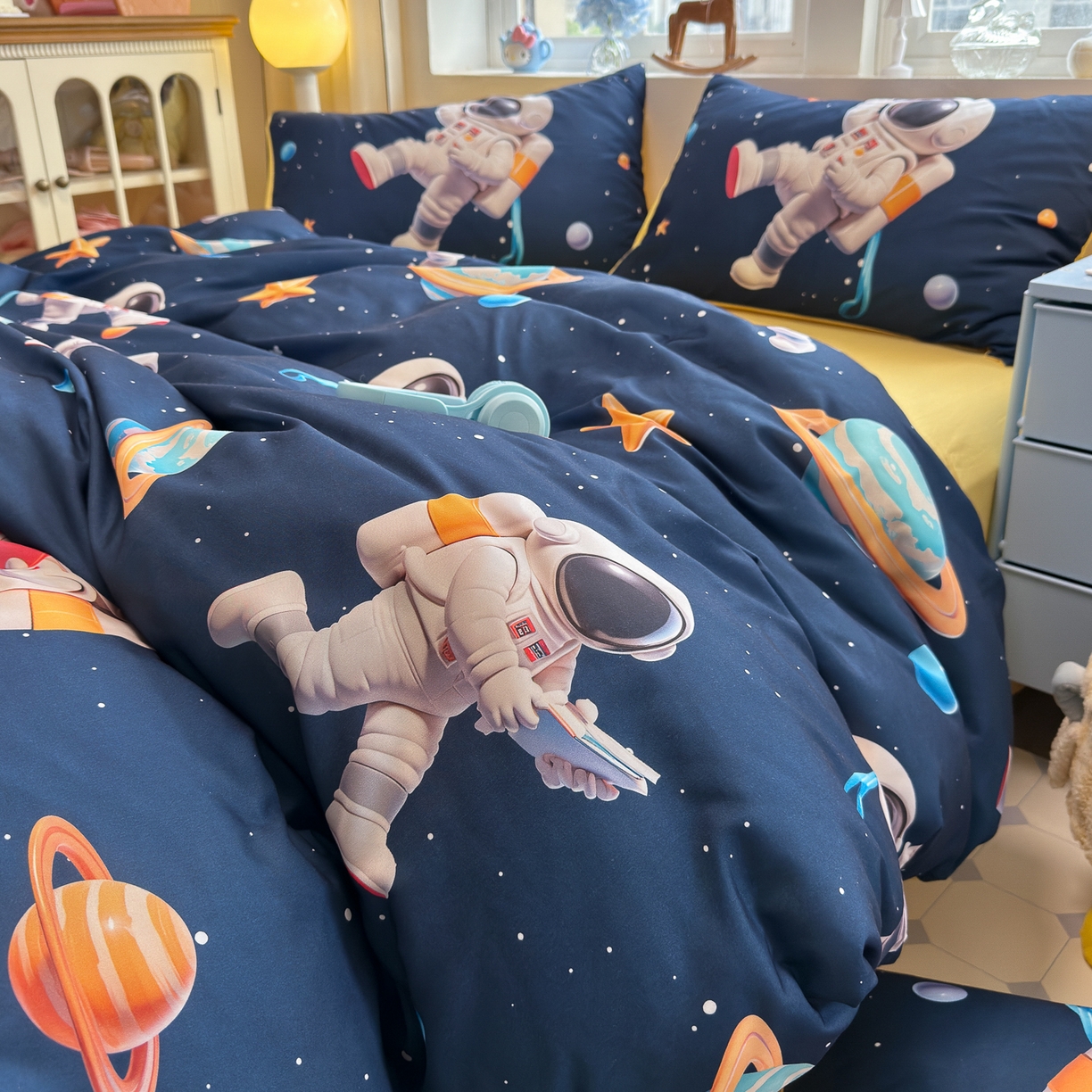 91家纺网 家纺一手货源 找家纺 优卡迪家纺馆 2025新款110克5D数码印花四件套 太空旅行