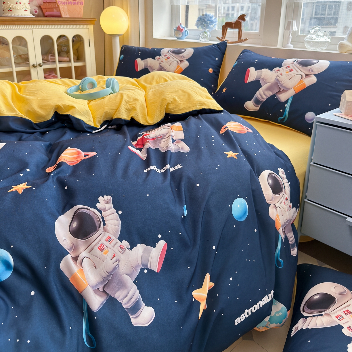 91家纺网 家纺一手货源 找家纺 优卡迪家纺馆 2025新款110克5D数码印花四件套 太空旅行