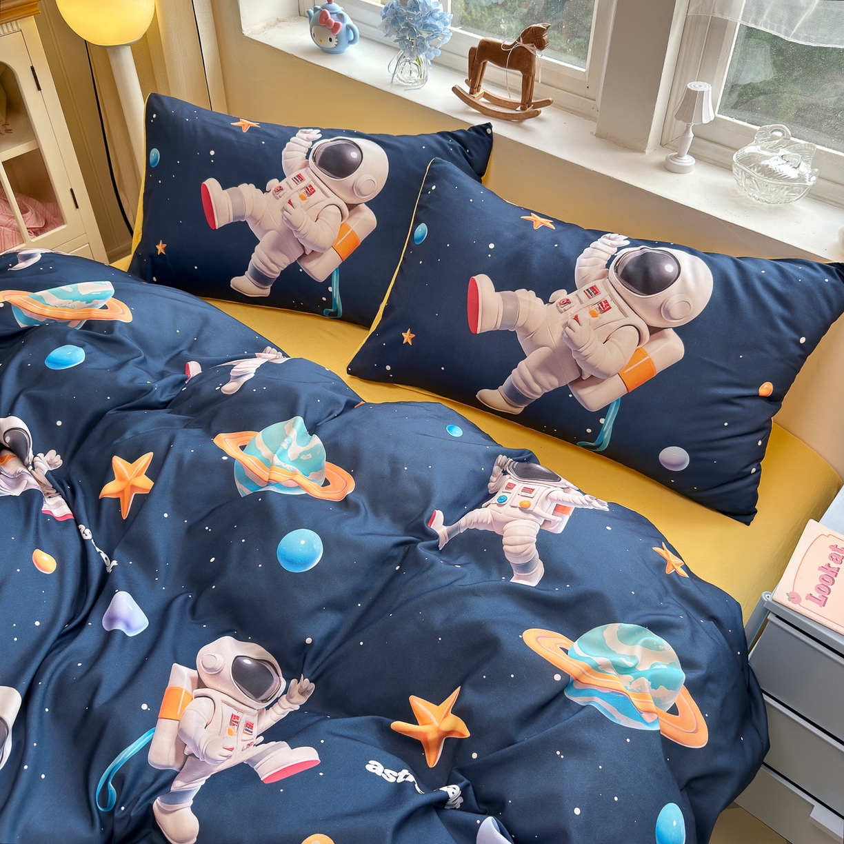 91家纺网 家纺一手货源 找家纺 优卡迪家纺馆 2025新款110克5D数码印花四件套 太空旅行