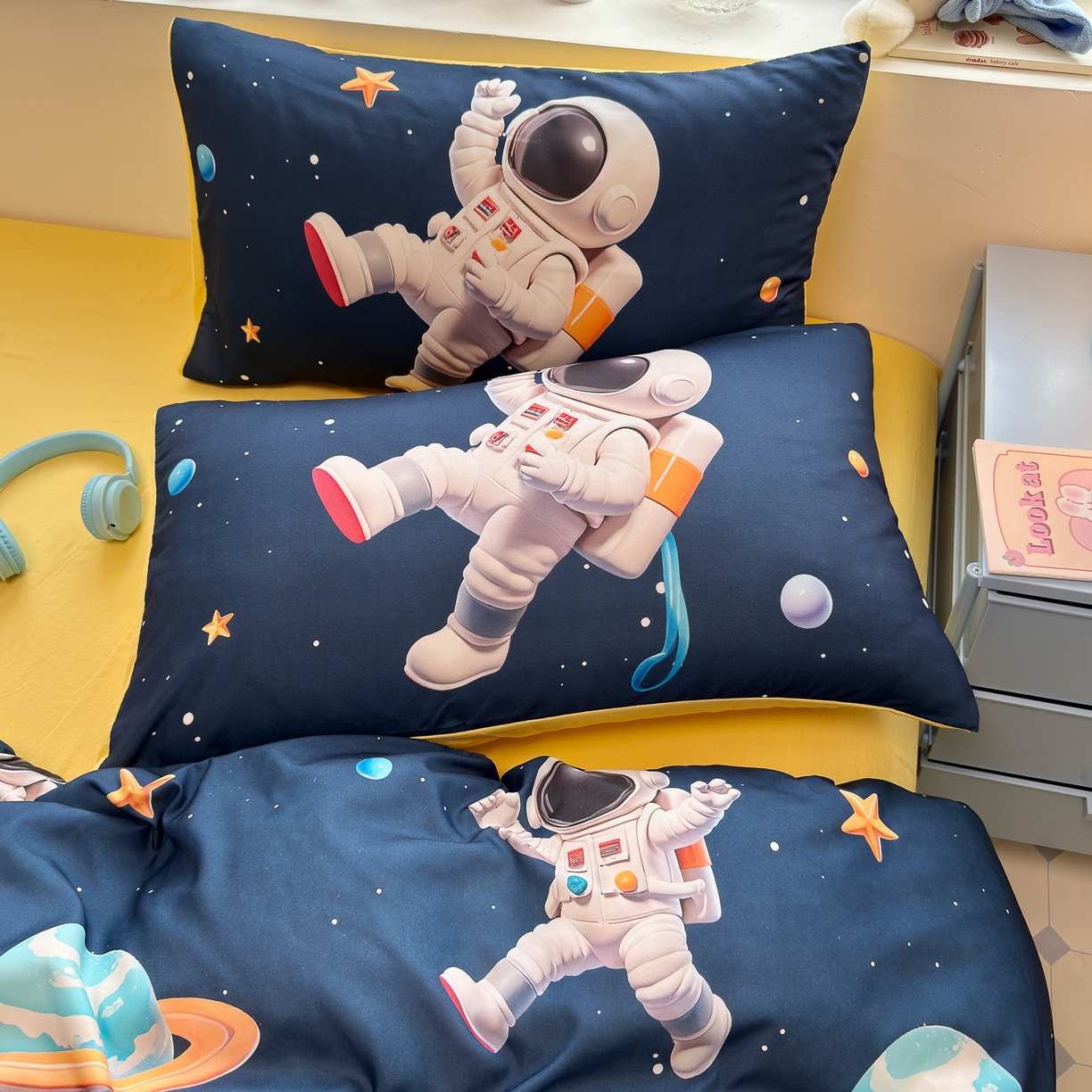 91家纺网 家纺一手货源 找家纺 优卡迪家纺馆 2025新款110克5D数码印花四件套 太空旅行