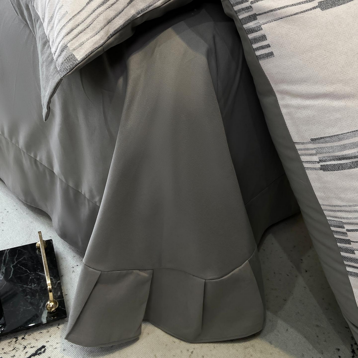 91家纺网 家纺一手货源 找家纺 麦田家纺 2025新款全棉纯棉轻奢加厚磨毛纽扣款四件套 品思-灰