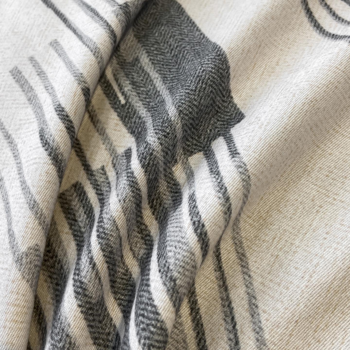 91家纺网 家纺一手货源 找家纺 麦田家纺 2025新款全棉纯棉轻奢加厚磨毛纽扣款四件套 品思-灰