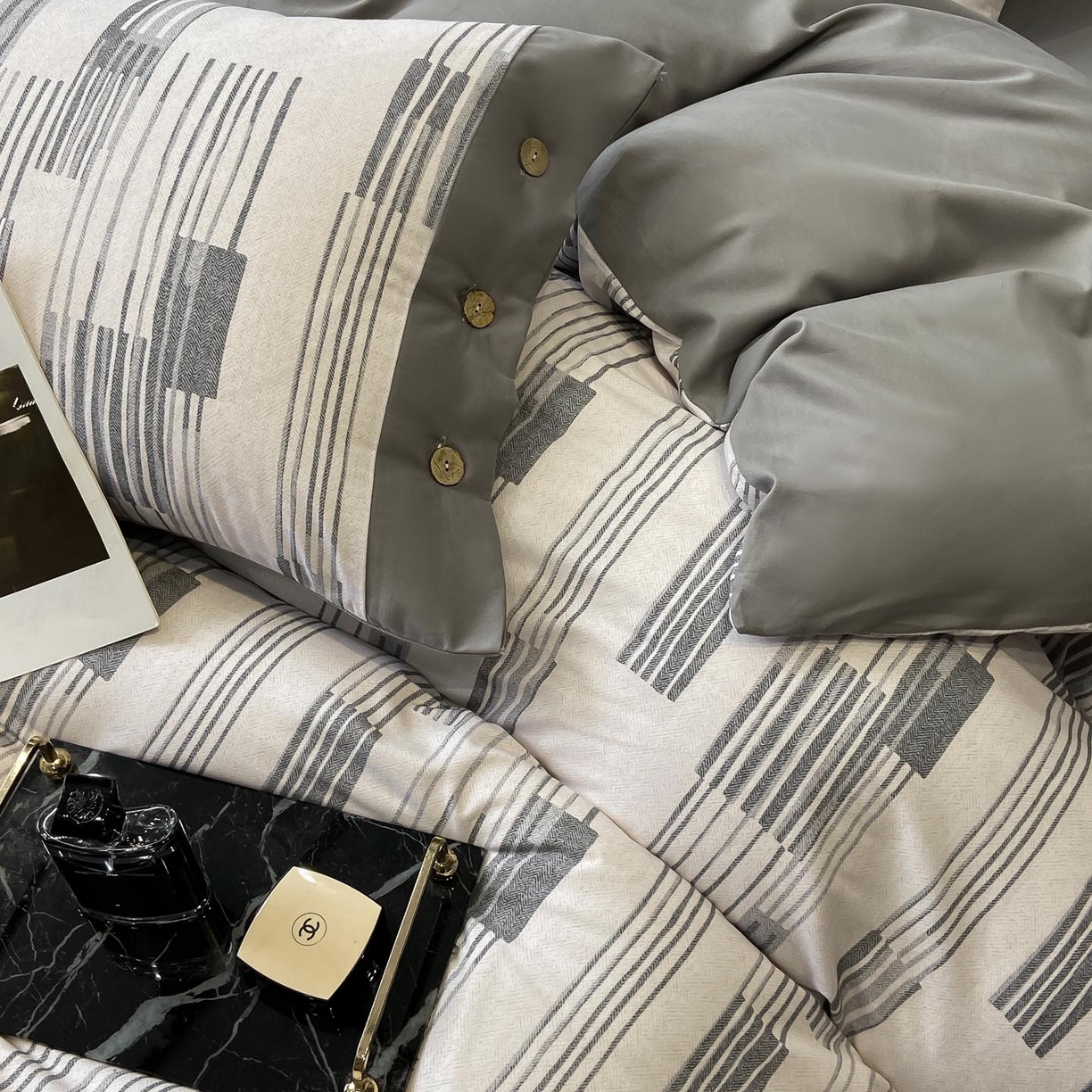 91家纺网 家纺一手货源 找家纺 麦田家纺 2025新款全棉纯棉轻奢加厚磨毛纽扣款四件套 品思-灰